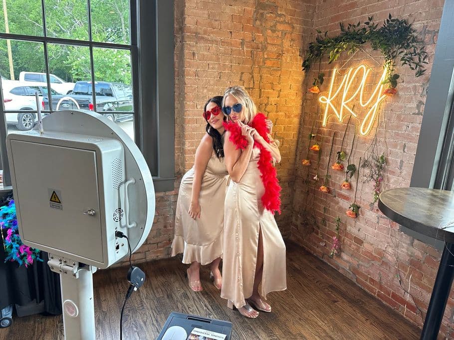 MM Photo Booths LLC