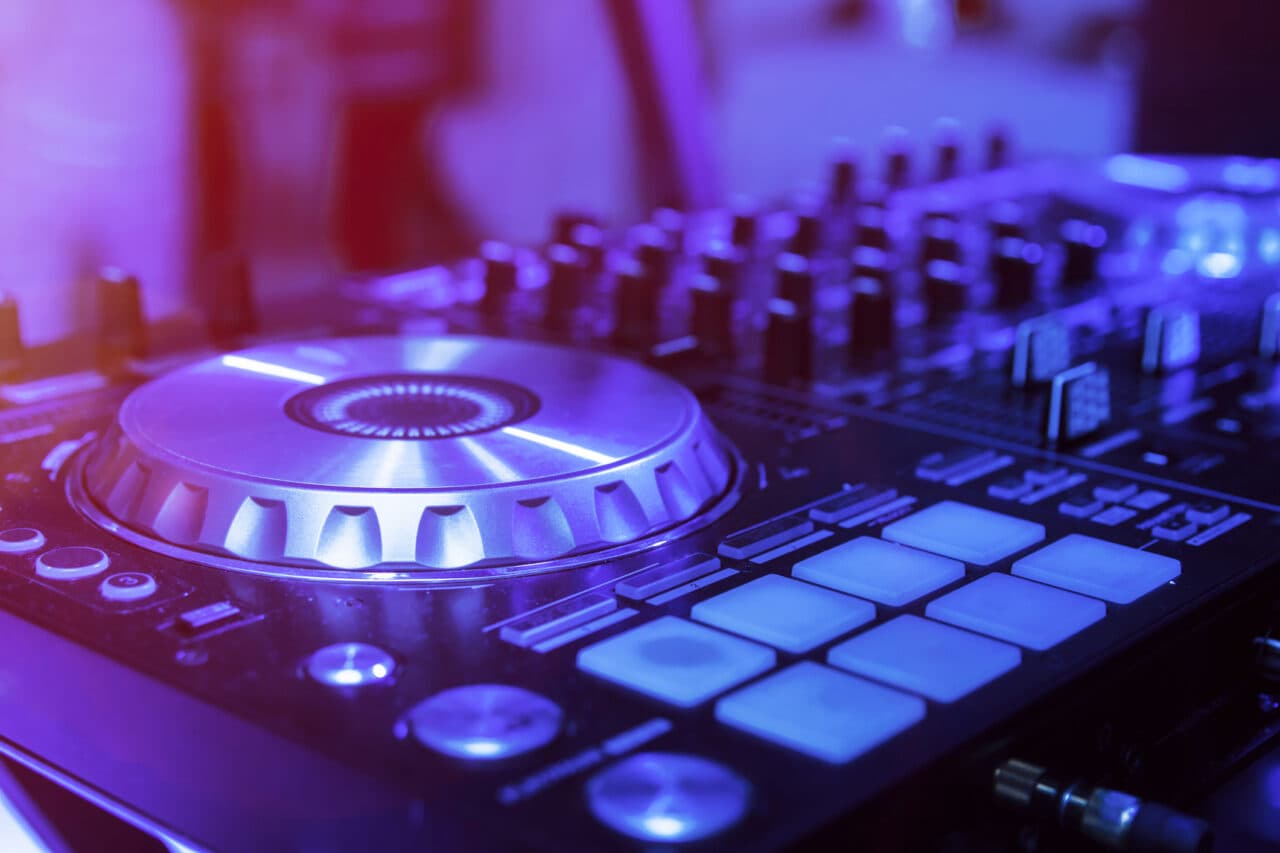 Moving N Grooving DJs